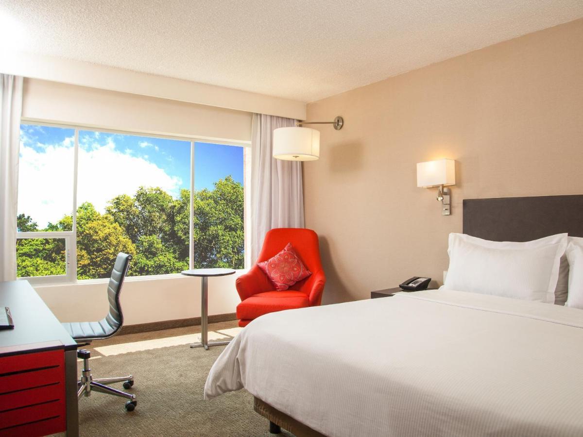 Fiesta Inn Guadalajara Aeropuerto Las Pintas Exteriör bild