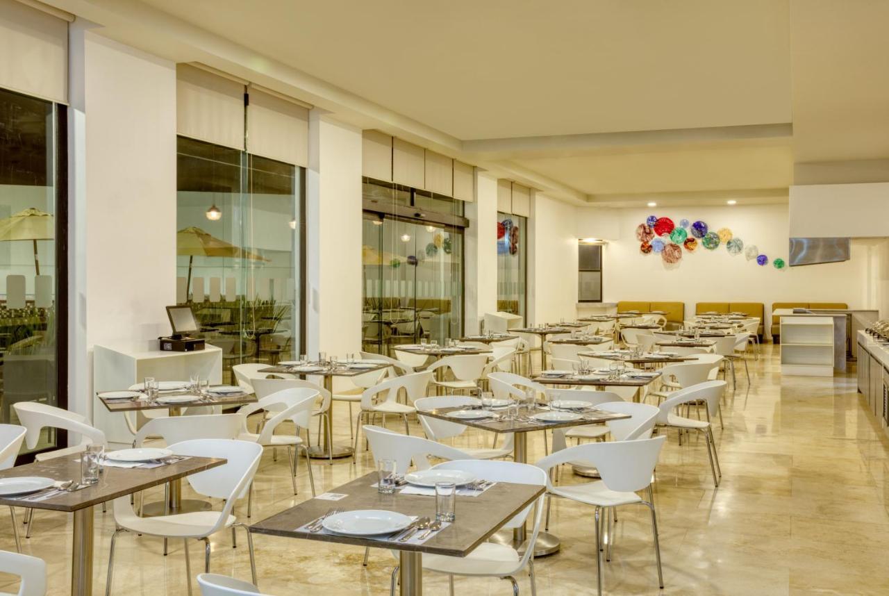 Fiesta Inn Guadalajara Aeropuerto Las Pintas Exteriör bild