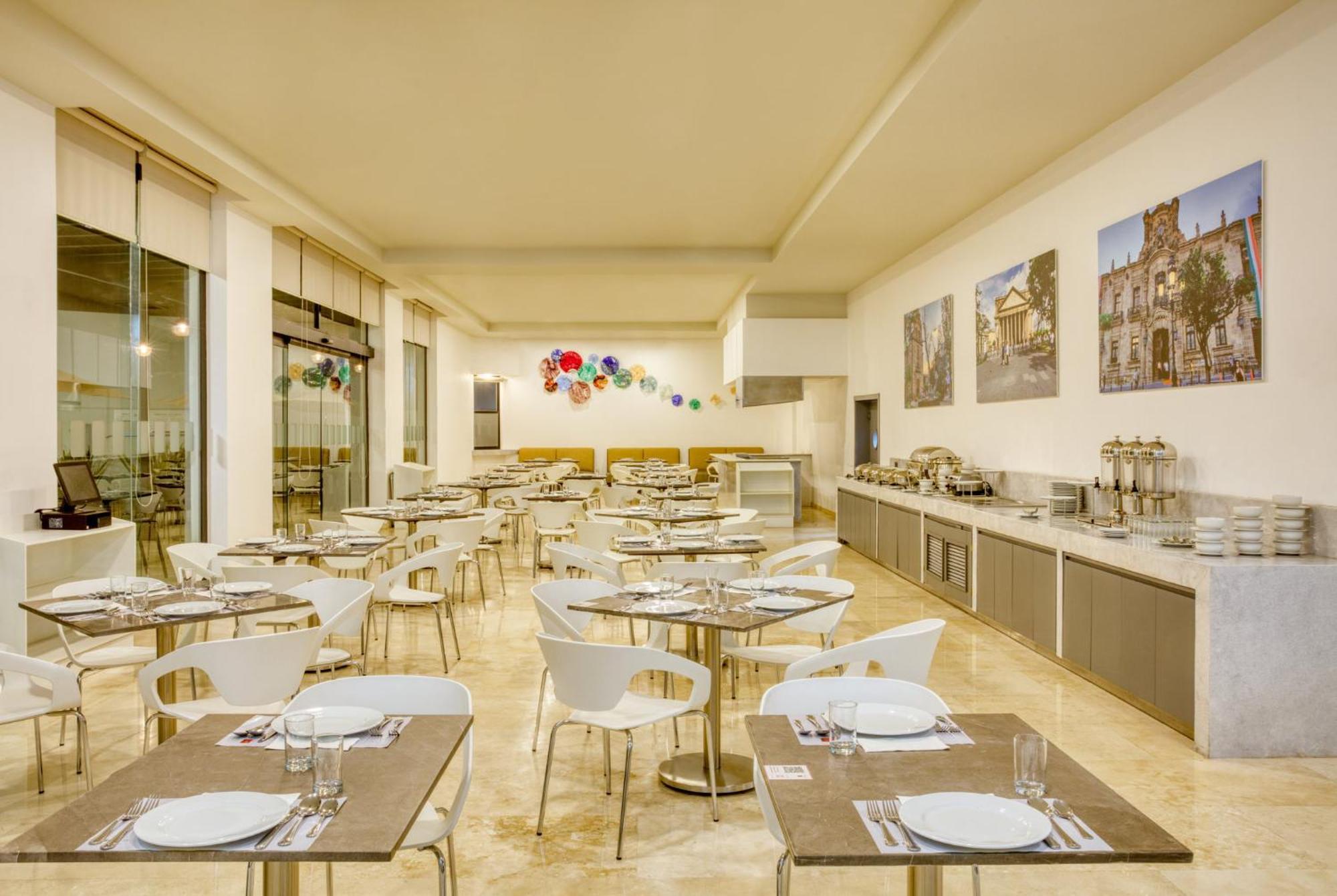 Fiesta Inn Guadalajara Aeropuerto Las Pintas Exteriör bild