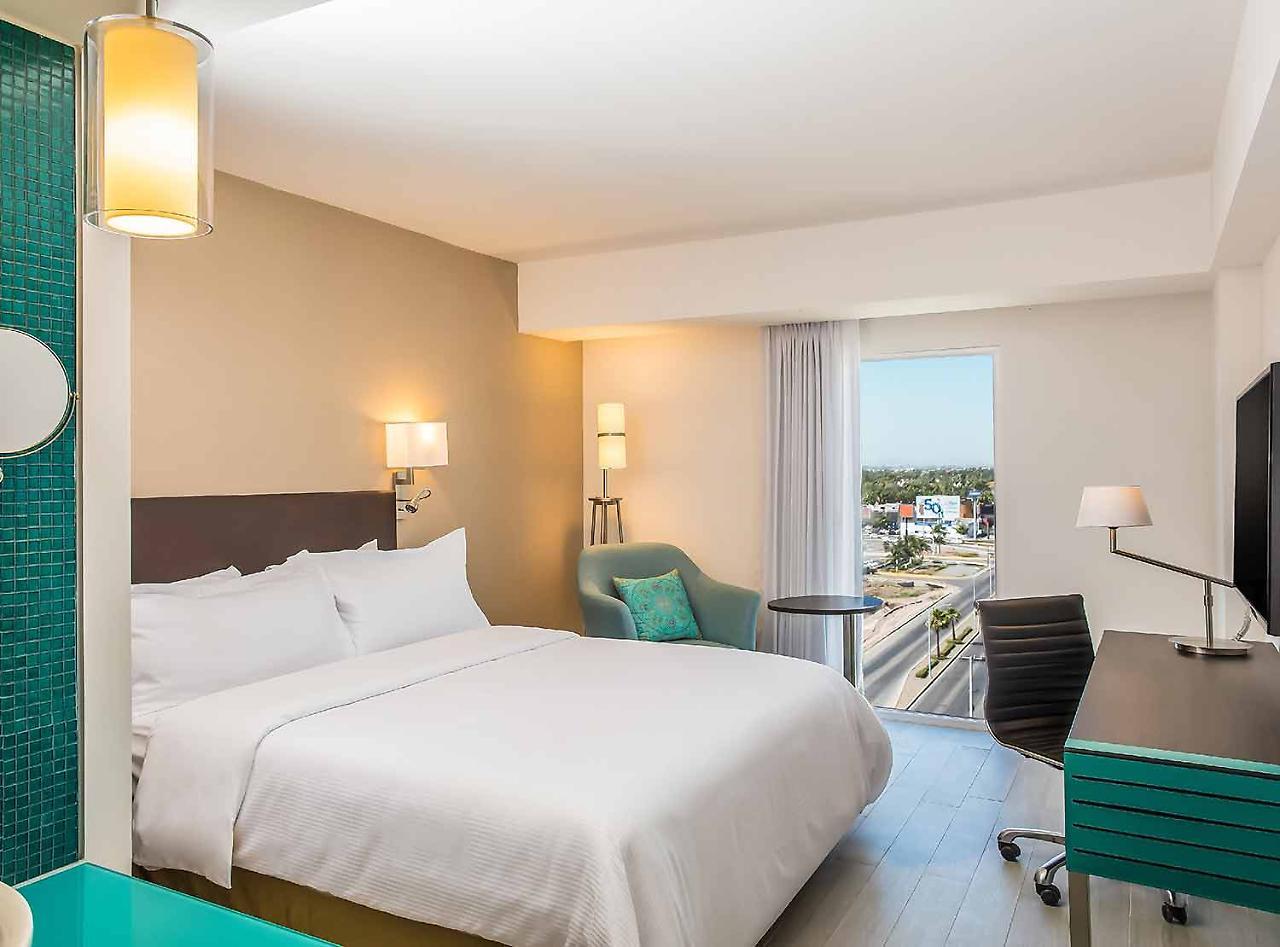 Fiesta Inn Guadalajara Aeropuerto Las Pintas Exteriör bild